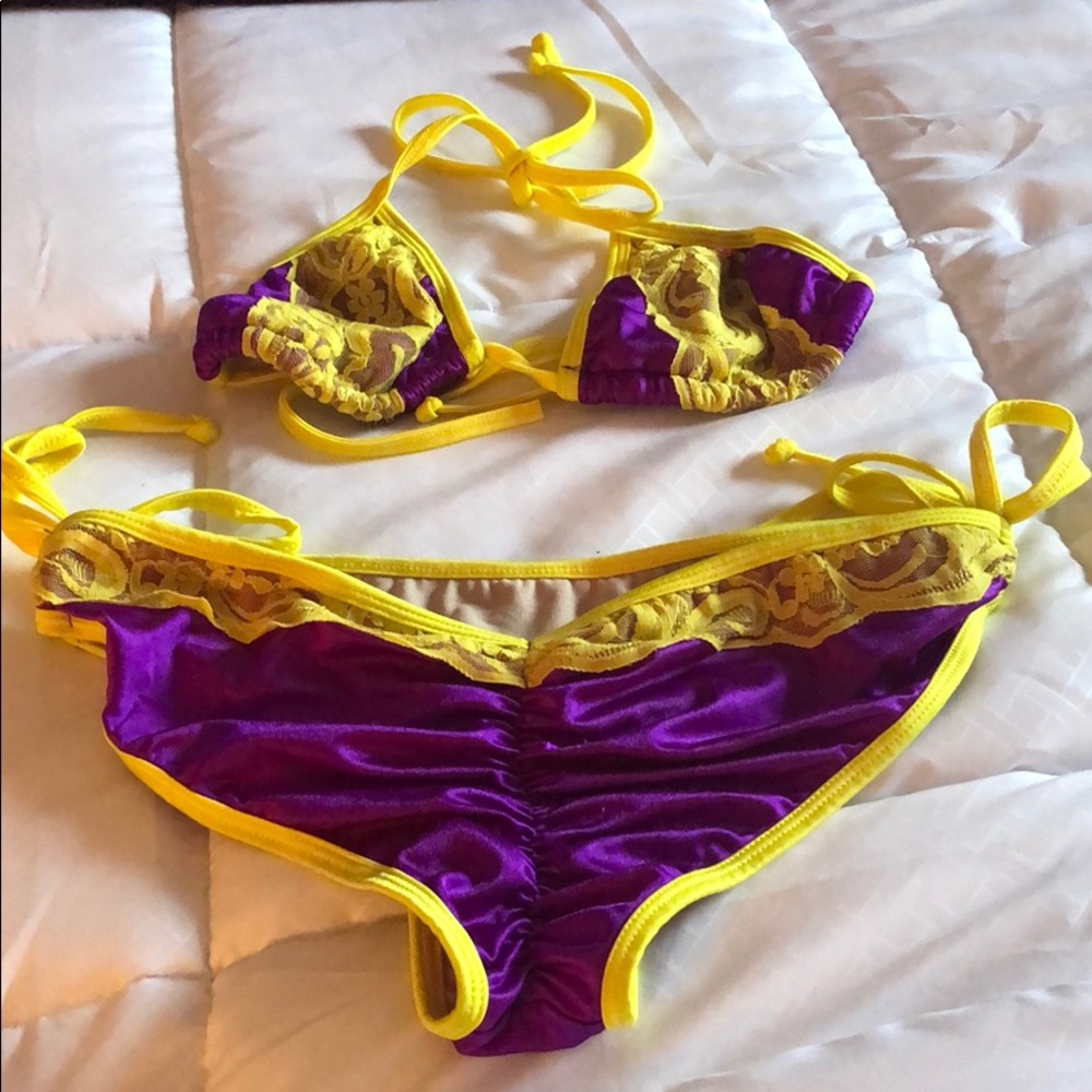 Bikini - Picture 3 of 4